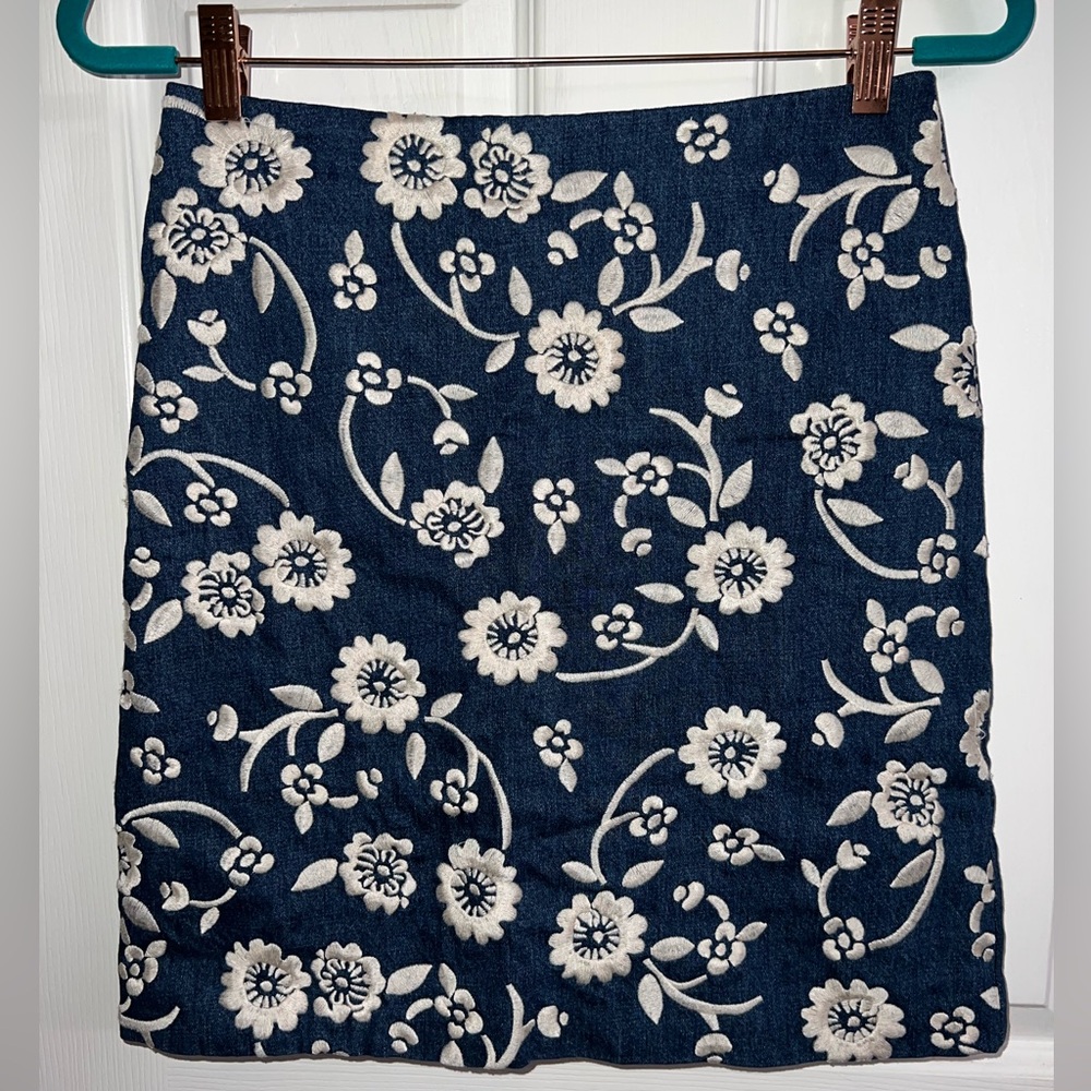 Denim embroidered skirt